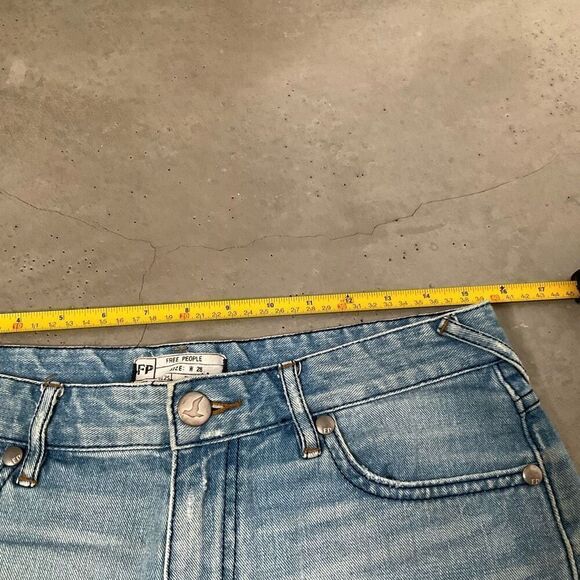 Free People Jean Shorts Peekaboo Pocket Detail - Picture 6 of 8